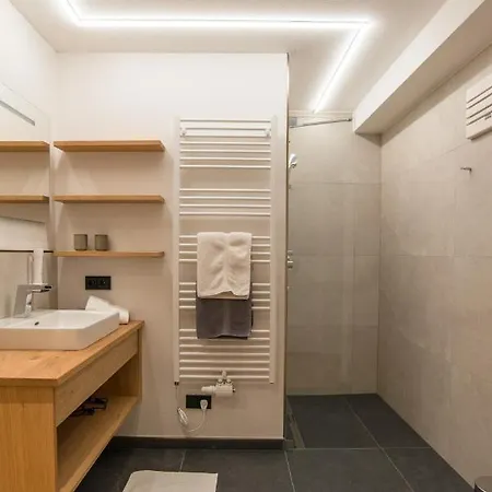 شقة بنسيون أبارتيمنتس ألبنبليك