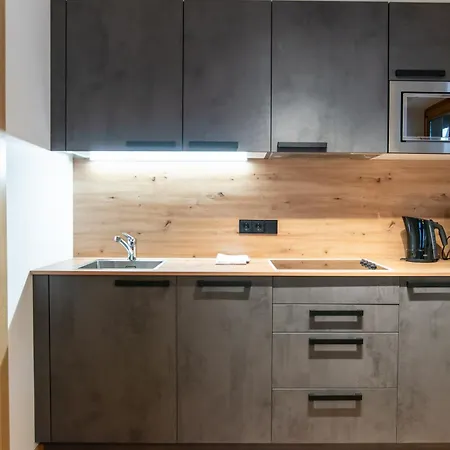 ペンション アルペンブリック アパート